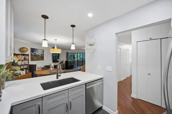 202 3187 Mountain Highway, North Vancouver For Sale - image 3