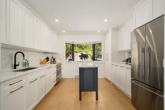 438 Crosscreek Road, Lions Bay For Sale - image 8