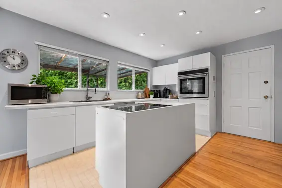 6250 Summit Avenue, West Vancouver For Sale - image 12