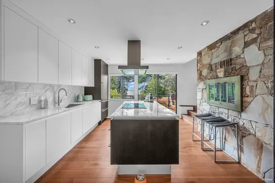 5312 Marine Drive, West Vancouver For Sale - image 7