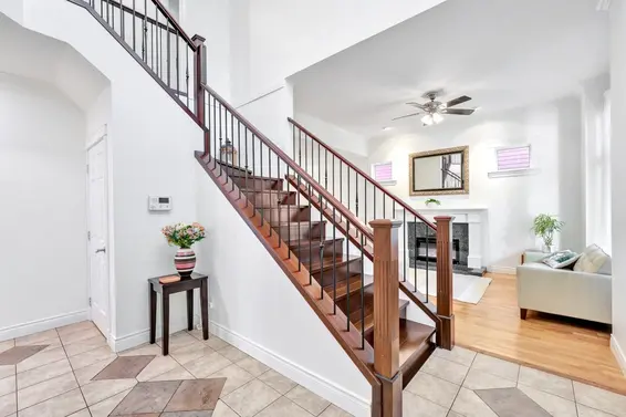 425 Tempe Crescent, North Vancouver For Sale - image 17