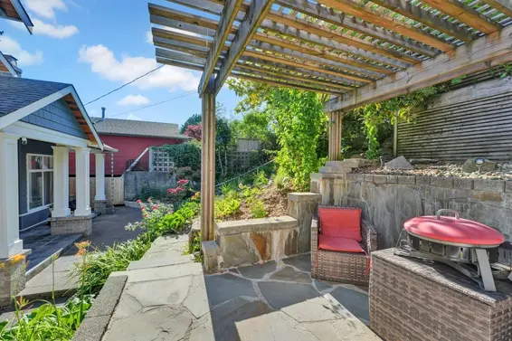 425 Tempe Crescent, North Vancouver For Sale - image 30
