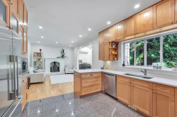 425 Tempe Crescent, North Vancouver For Sale - image 32