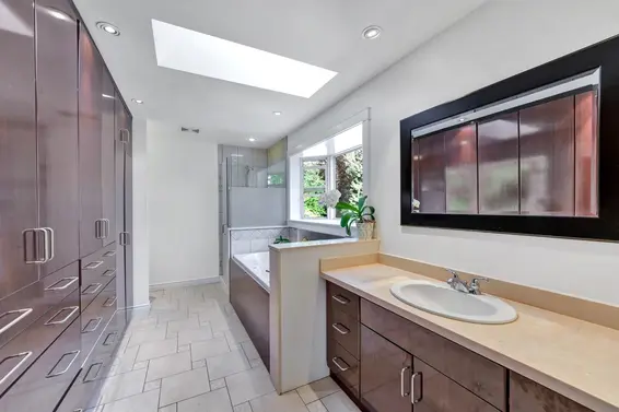 425 Tempe Crescent, North Vancouver For Sale - image 35