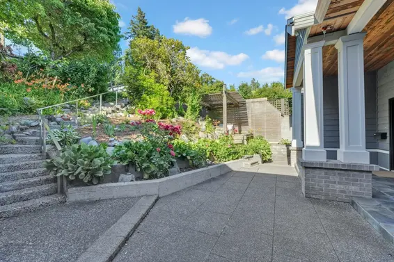 425 Tempe Crescent, North Vancouver For Sale - image 8