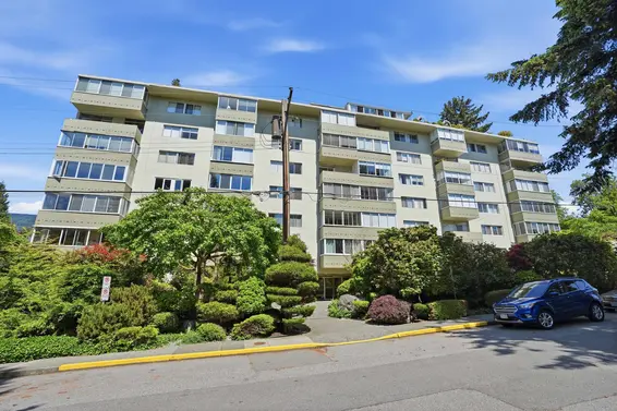 215 1425 Esquimalt Avenue, West Vancouver