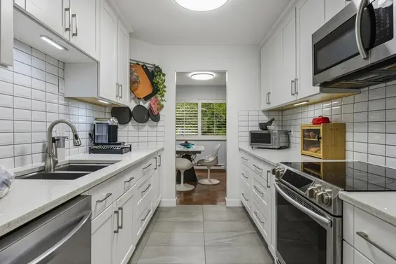 2 828 West 16th Street, North Vancouver For Sale - image 1