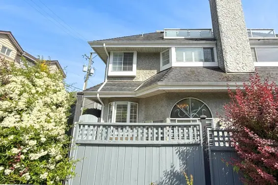 109 216 East 6th Street, North Vancouver