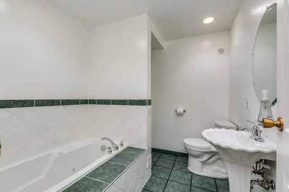 554 Newcroft Place, West Vancouver For Sale - image 24