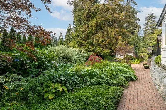 554 Newcroft Place, West Vancouver For Sale - image 37