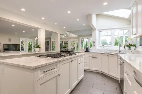 554 Newcroft Place, West Vancouver For Sale - image 5