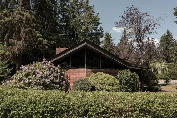 805 Forest Hills Drive, North Vancouver