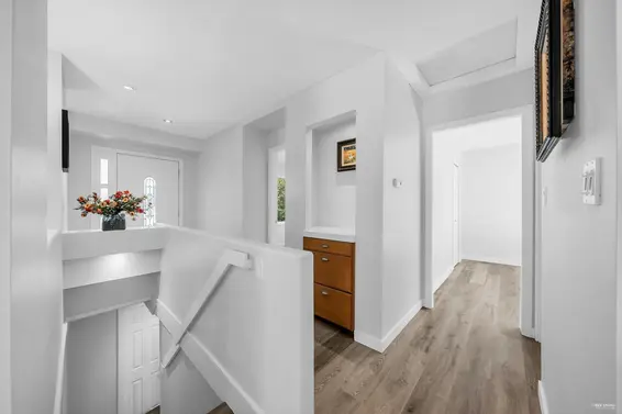 1126 Kings Avenue, West Vancouver For Sale - image 17