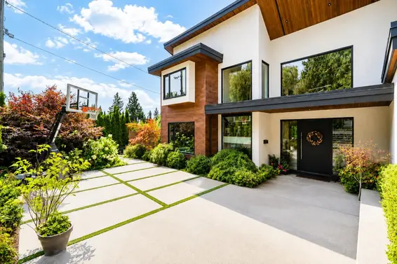 955 Forest Hills Drive, North Vancouver For Sale - image 3