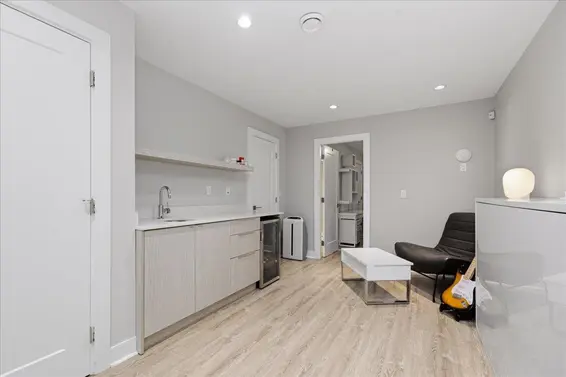 210 West 5th Street, North Vancouver For Sale - image 28