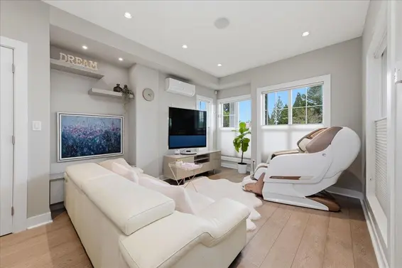 210 West 5th Street, North Vancouver For Sale - image 5