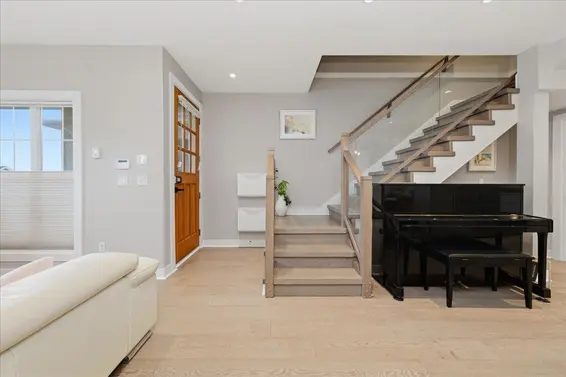 210 West 5th Street, North Vancouver For Sale - image 9