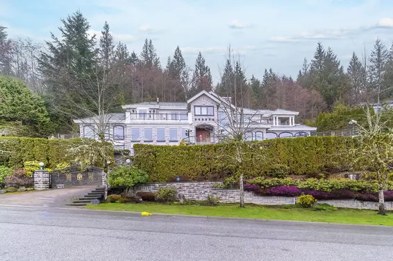 1609 Pinecrest Drive, West Vancouver For Sale - image 2