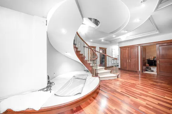 1609 Pinecrest Drive, West Vancouver For Sale - image 5