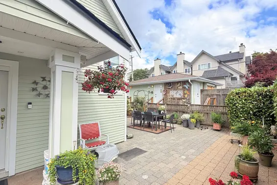 1015 St. Andrews Avenue, North Vancouver For Sale - image 2