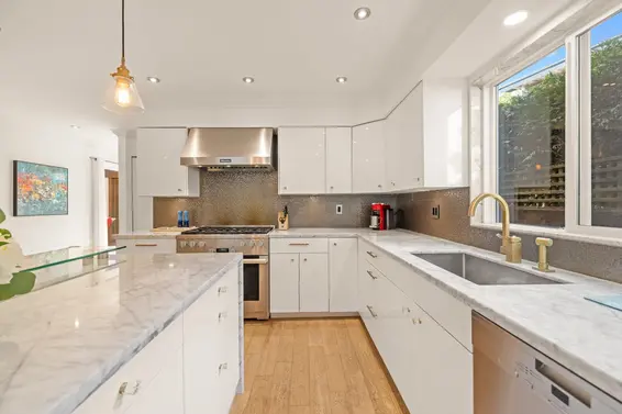 5522 Deerhorn Lane, North Vancouver For Sale - image 11