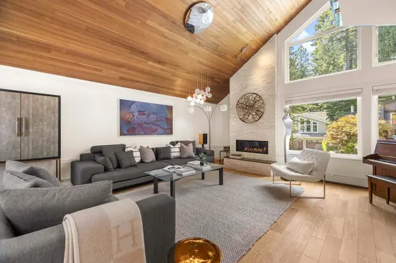 5522 Deerhorn Lane, North Vancouver For Sale - image 8