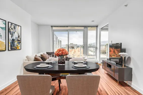 402 135 East 17th Street, North Vancouver For Sale - image 2