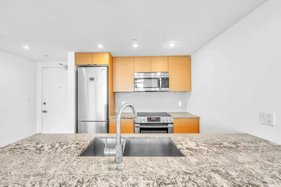 402 135 East 17th Street, North Vancouver For Sale - image 7