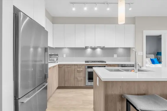 303 625 East 3rd Street, North Vancouver For Sale - image 2