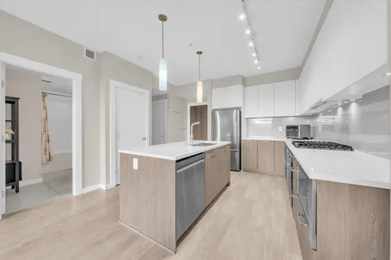 303 625 East 3rd Street, North Vancouver For Sale - image 4
