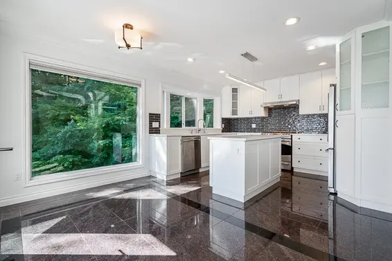 4275 St. Pauls Avenue, North Vancouver For Sale - image 13