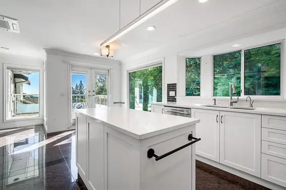 4275 St. Pauls Avenue, North Vancouver For Sale - image 8