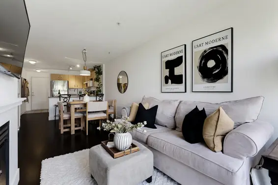 323 332 Lonsdale Avenue, North Vancouver