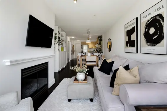 323 332 Lonsdale Avenue, North Vancouver For Sale - image 2