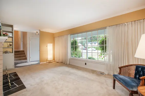 1057 Montroyal Boulevard, North Vancouver For Sale - image 11