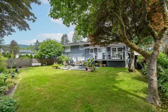 1057 Montroyal Boulevard, North Vancouver For Sale - image 4