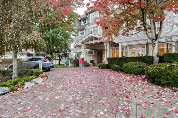 202 960 Lynn Valley Road, North Vancouver For Sale - image 2