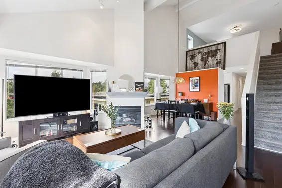 303 131 West 20th Street, North Vancouver