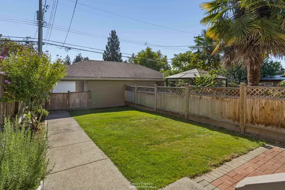 247 East 19th Street, North Vancouver For Sale - image 4