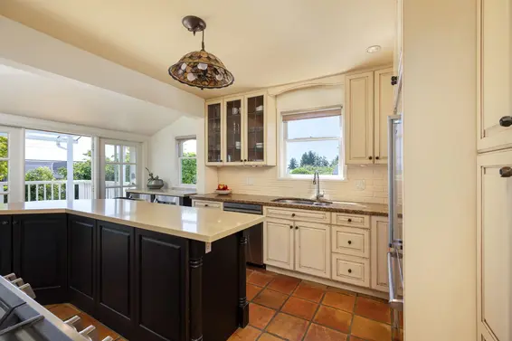 2308 Inglewood Avenue, West Vancouver For Sale - image 4