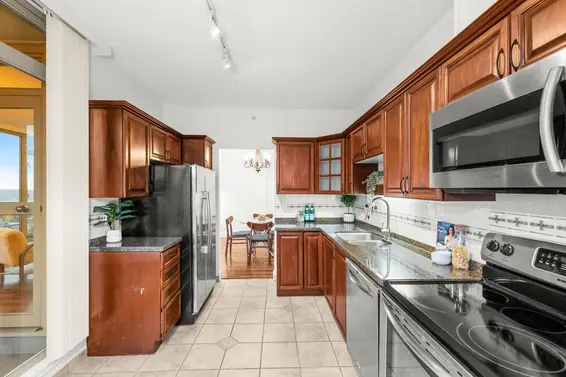 1201 160 West Keith Road, North Vancouver For Sale - image 9