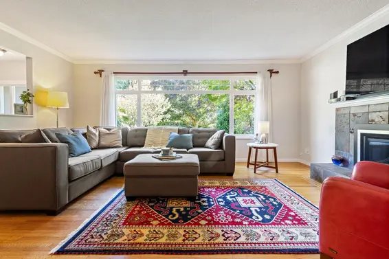 4011 Hillcrest Avenue, North Vancouver For Sale - image 2