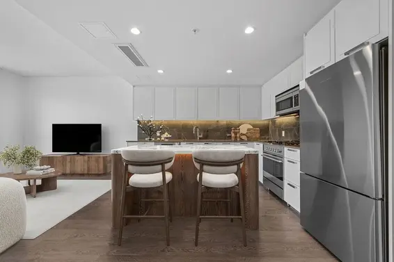 1308 1471 Hunter Street, North Vancouver