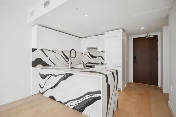 1104 135 East 13th Street, North Vancouver