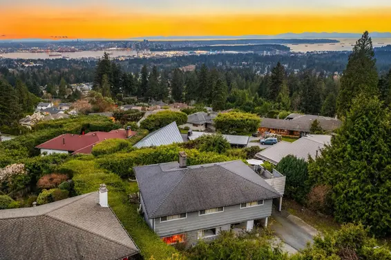 403 Newdale Court, North Vancouver