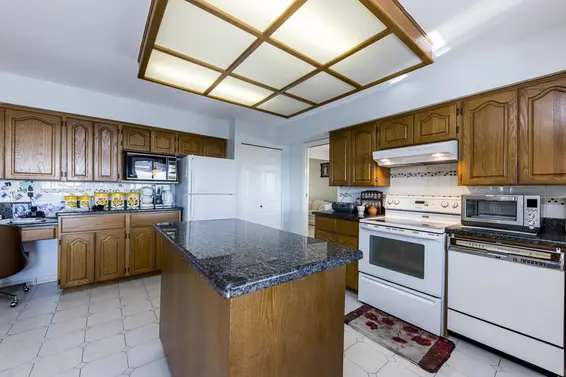 557 Tempe Crescent, North Vancouver For Sale - image 10