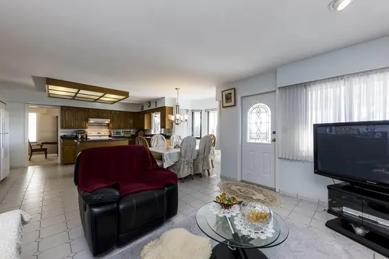 557 Tempe Crescent, North Vancouver For Sale - image 13