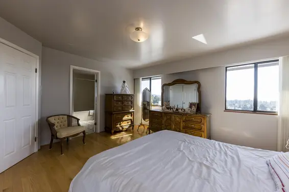 557 Tempe Crescent, North Vancouver For Sale - image 24