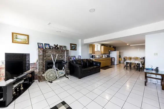 557 Tempe Crescent, North Vancouver For Sale - image 31