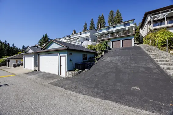 557 Tempe Crescent, North Vancouver For Sale - image 33